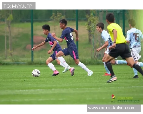 捕捉足球瞬间的艺术镜头展现激情与团队精神的完美结合 捕捉足球瞬间的艺术镜头展现激情与团队精神的完美结合